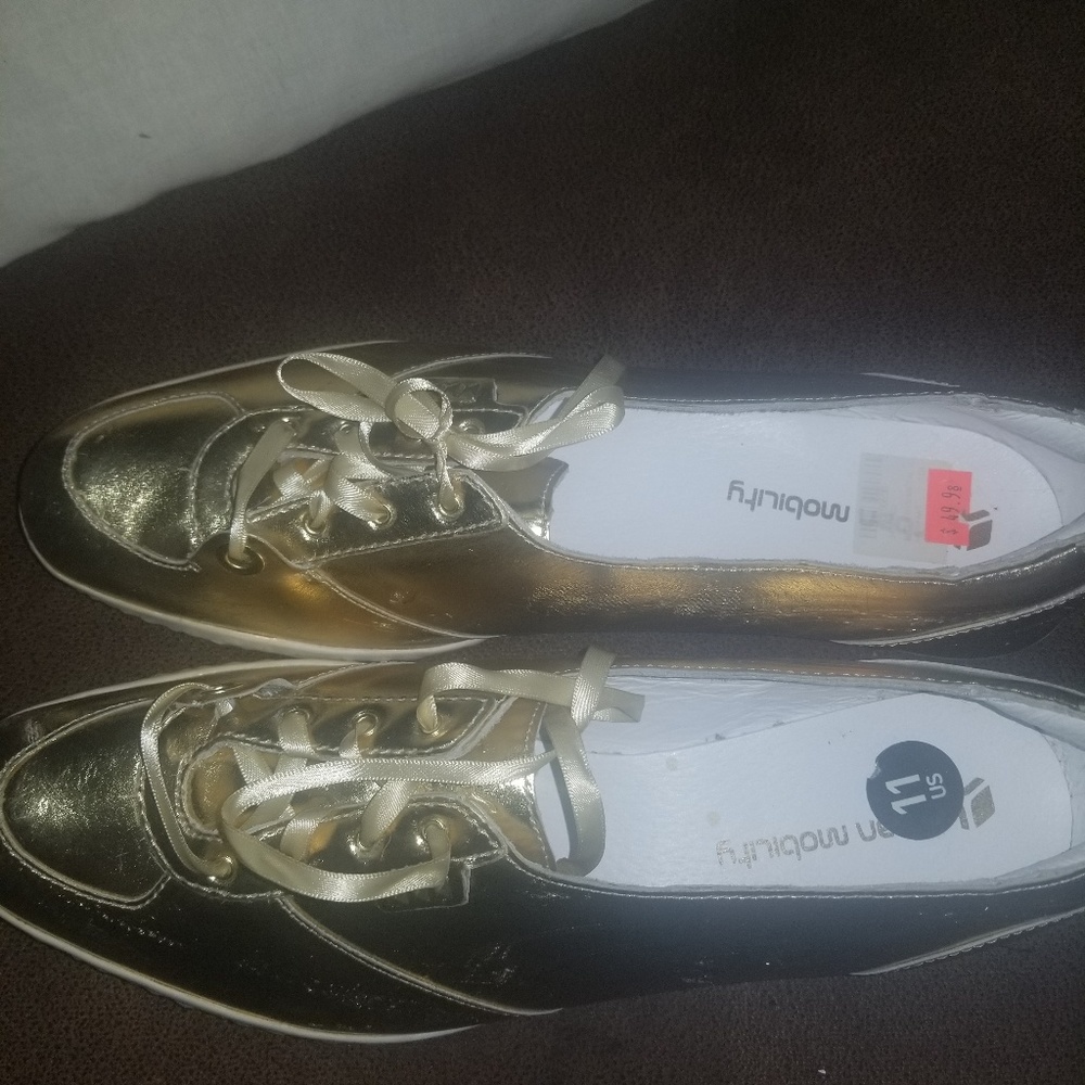 PUMAS - Picture 3 of 6